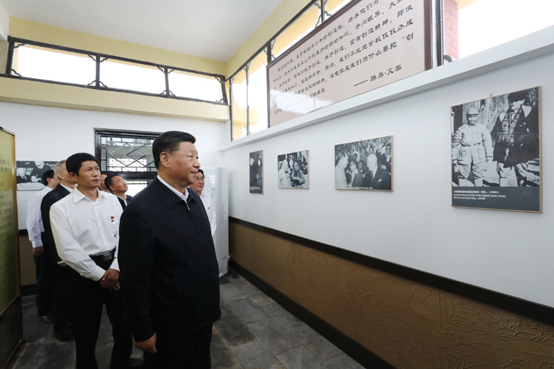 8月19日至22日，中共中央總書記、國家主席、中央軍委主席習(xí)近平在甘肅考察。這是20日下午，習(xí)近平在張掖市山丹培黎學(xué)校參觀學(xué)校創(chuàng)辦人路易·艾黎故居。