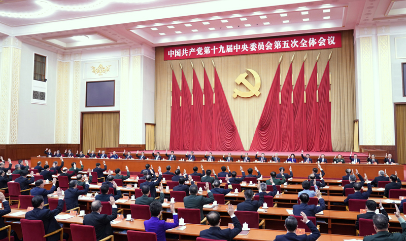 中國(guó)共產(chǎn)黨第十九屆中央委員會(huì)第五次全體會(huì)議，于2020年10月26日至29日在北京舉行。中央政治局主持會(huì)議。新華社記者 殷博古 攝